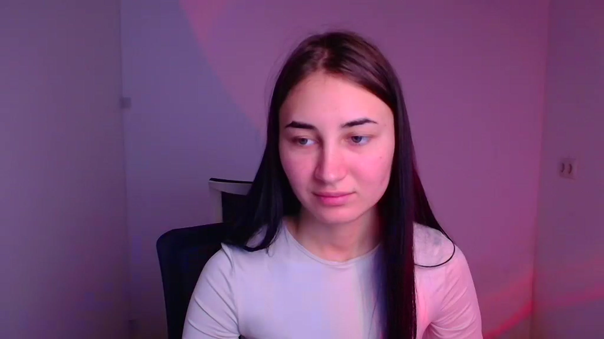Gallery image thumbnail from Kiss_mia_'s myfreecams stream on, 12/13/2024, 10:08 image 17 of 20