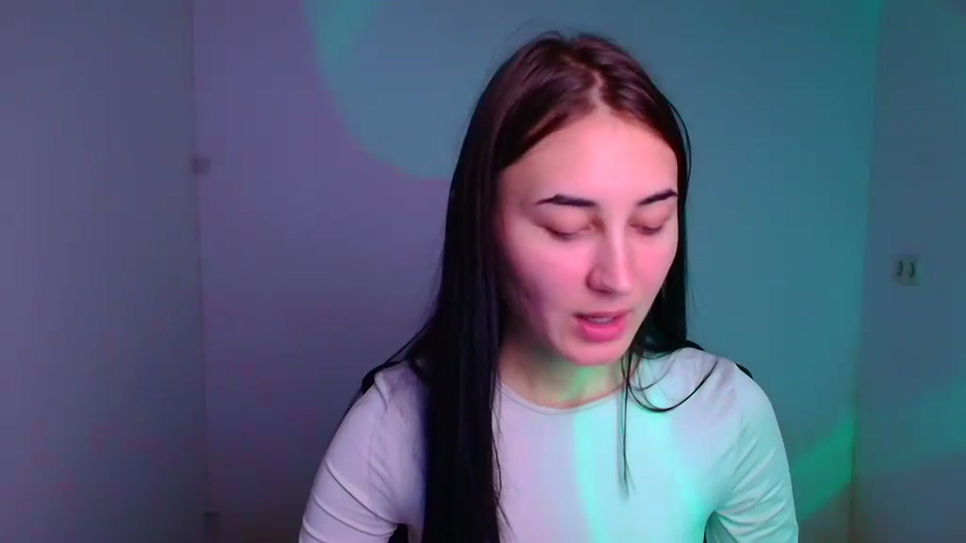 Gallery image thumbnail from Kiss_mia_'s myfreecams stream on, 12/13/2024, 10:08 image 13 of 20