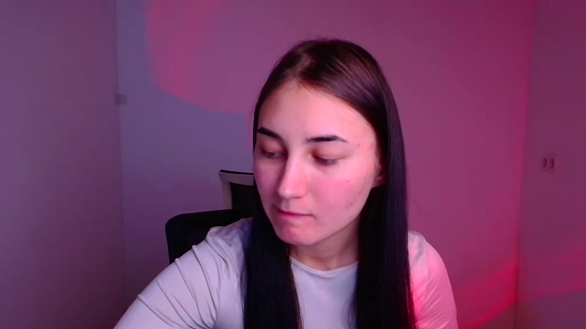 Gallery image thumbnail from Kiss_mia_'s myfreecams stream on, 12/13/2024, 11:38 image 7 of 20