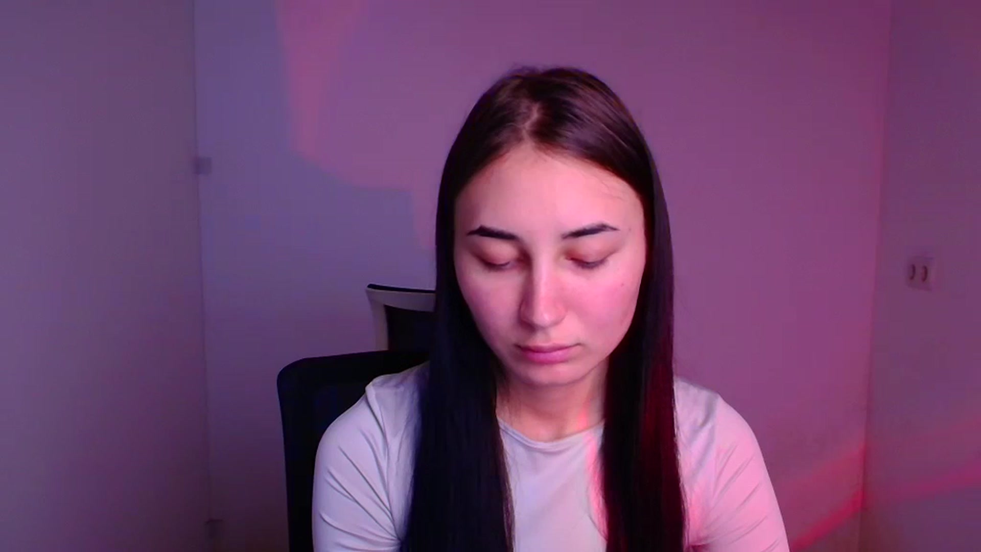 Gallery image thumbnail from Kiss_mia_'s myfreecams stream on, 12/13/2024, 11:38 image 6 of 20