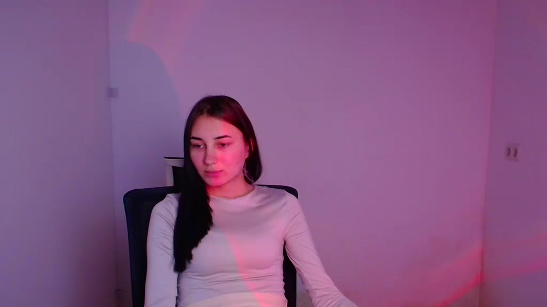 Gallery image thumbnail from Kiss_mia_'s myfreecams stream on, 12/13/2024, 11:38 image 17 of 20