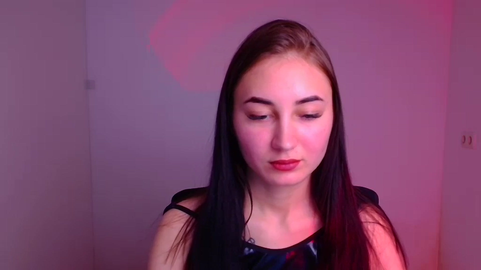 Gallery image thumbnail from Kiss_mia_'s myfreecams stream on, 12/15/2024, 09:51 image 17 of 20