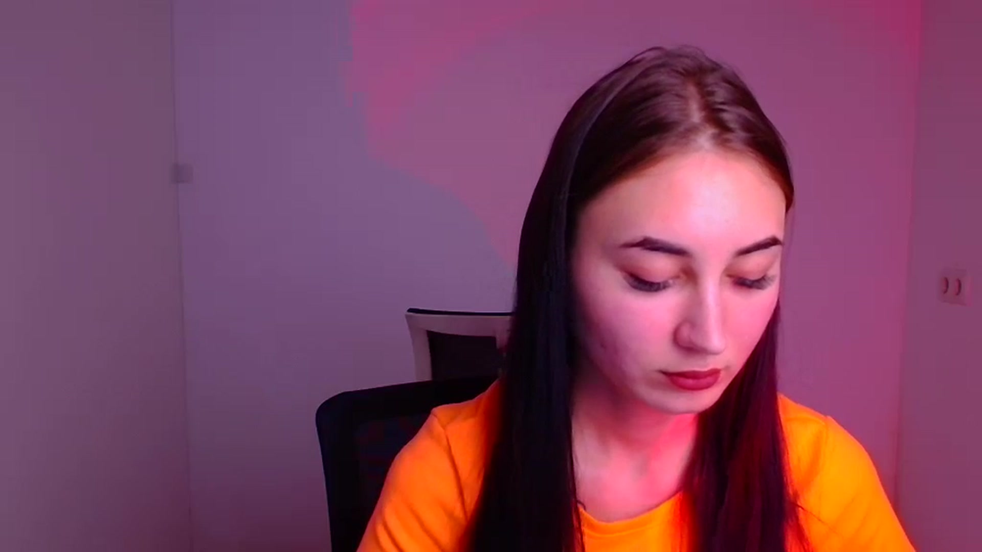 Gallery image thumbnail from Kiss_mia_'s myfreecams stream on, 12/15/2024, 11:40 image 15 of 20