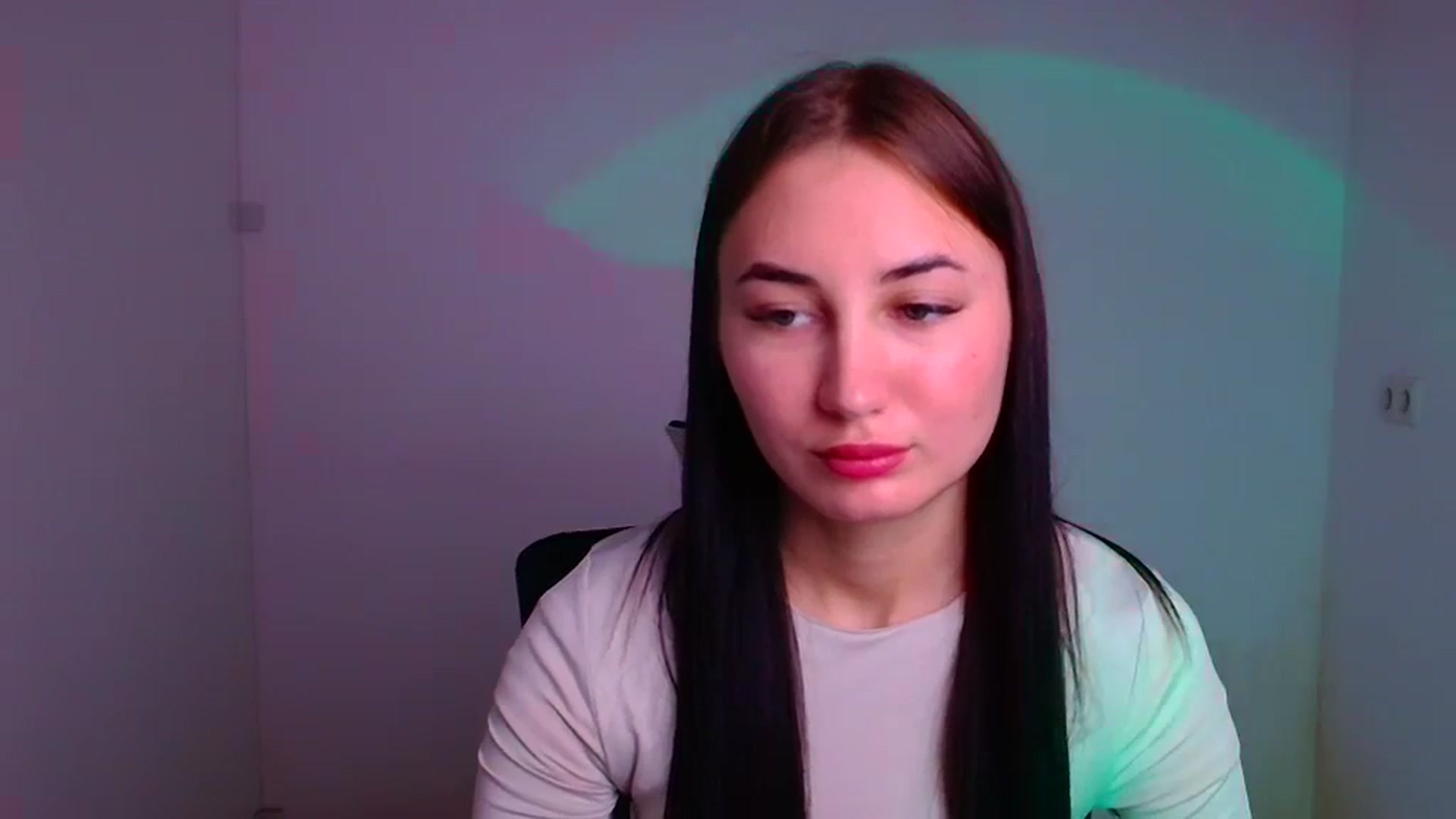 Gallery image thumbnail from Kiss_mia_'s myfreecams stream on, 12/18/2024, 12:48 image 17 of 20