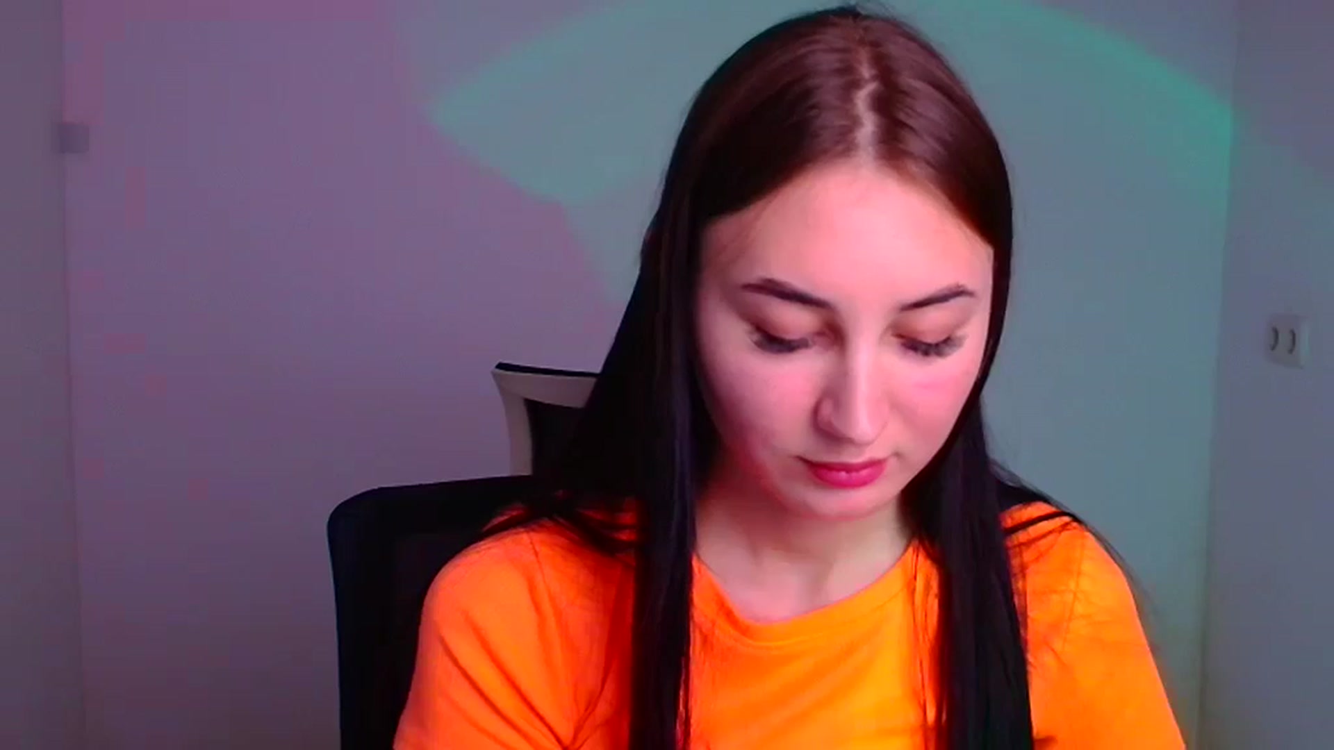 Gallery image thumbnail from Kiss_mia_'s myfreecams stream on, 12/18/2024, 14:57 image 14 of 20