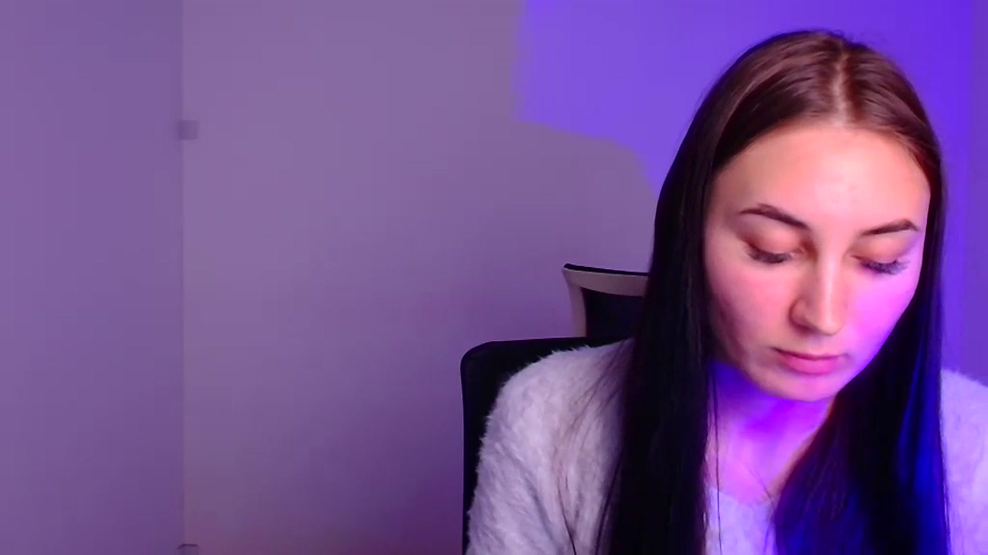 Gallery image thumbnail from Kiss_mia_'s myfreecams stream on, 12/22/2024, 11:39 image 14 of 20