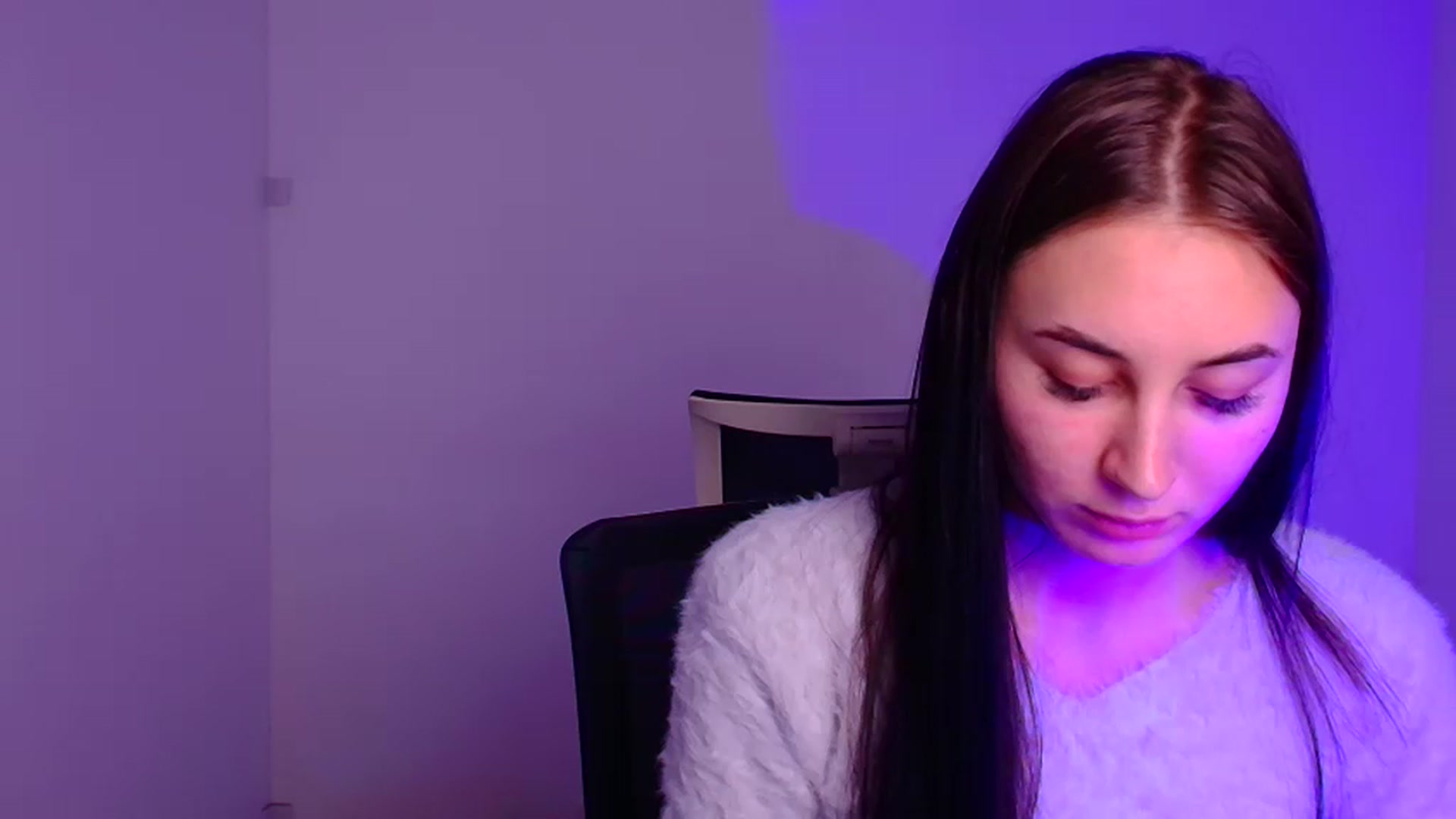 Gallery image thumbnail from Kiss_mia_'s myfreecams stream on, 12/22/2024, 11:39 image 1 of 20