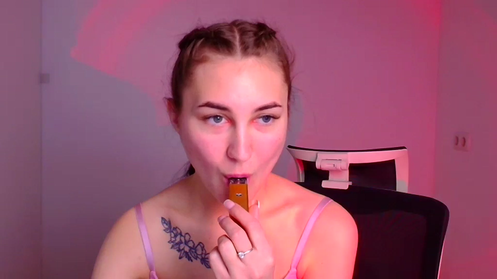 Gallery image thumbnail from Kiss_mia_'s myfreecams stream on, 12/23/2024, 09:16 image 16 of 20