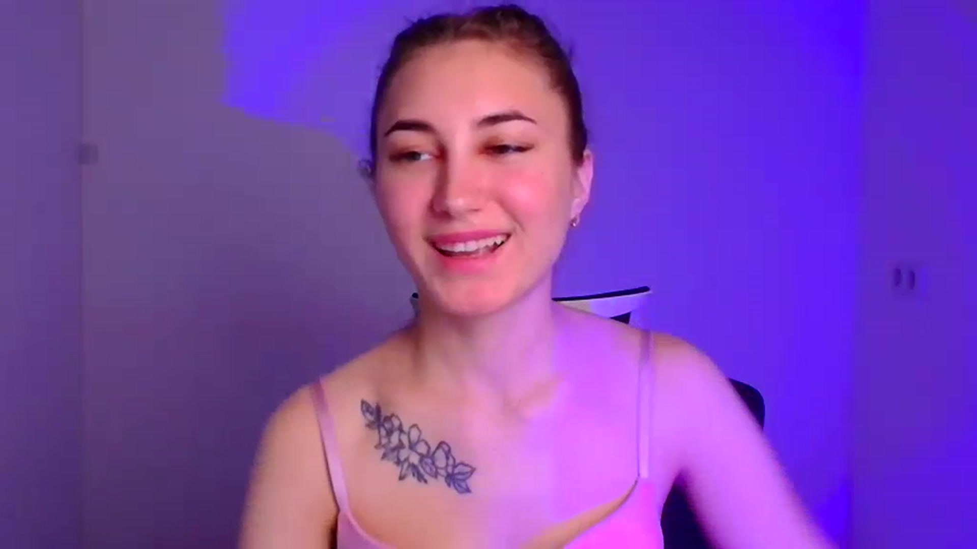 Gallery image thumbnail from Kiss_mia_'s myfreecams stream on, 12/23/2024, 09:16 image 20 of 20