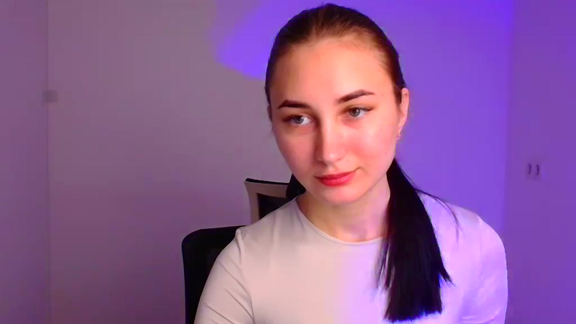 Gallery image thumbnail from Kiss_mia_'s myfreecams stream on, 12/24/2024, 09:04 image 6 of 20