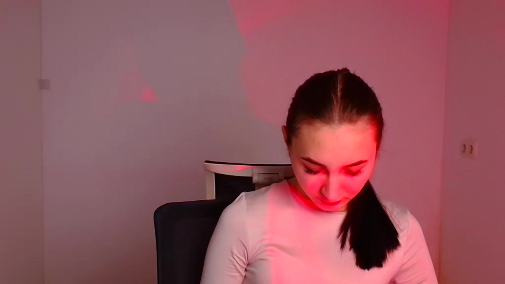 Gallery image thumbnail from Kiss_mia_'s myfreecams stream on, 12/24/2024, 09:04 image 14 of 20