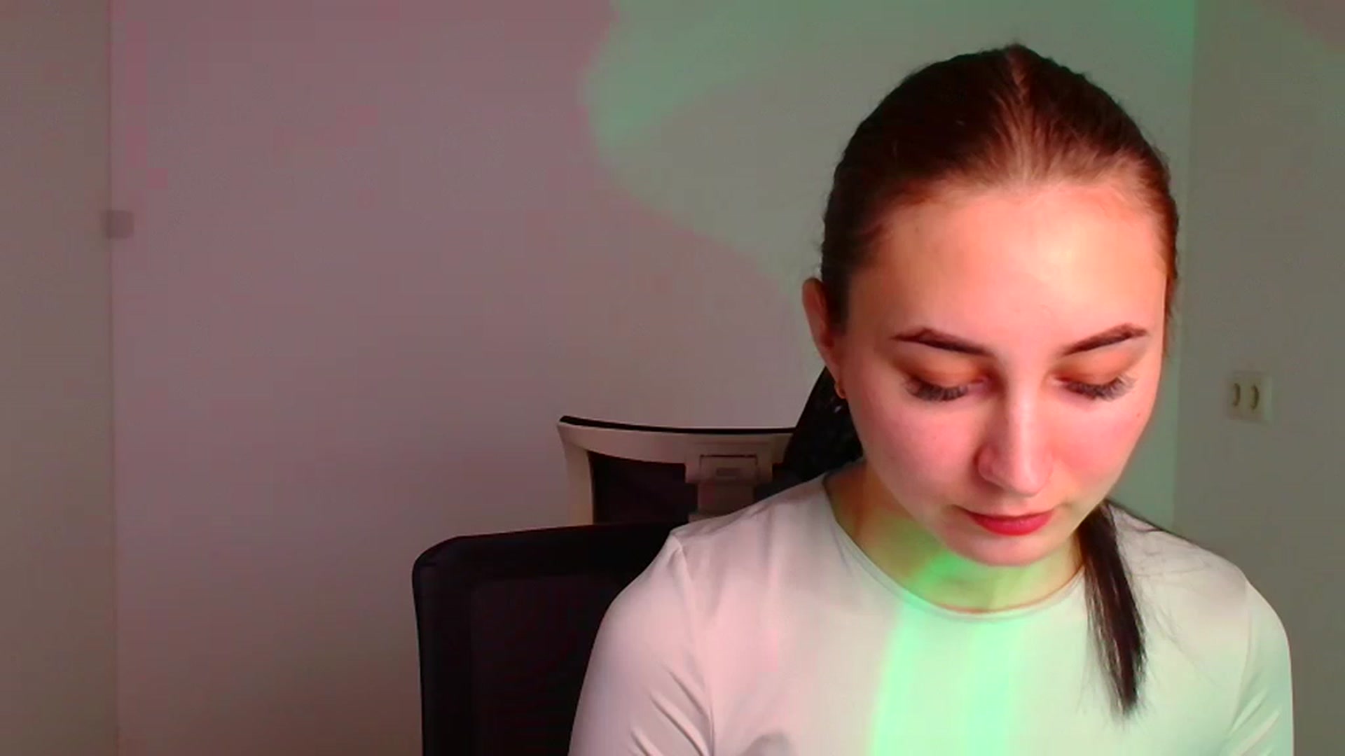 Gallery image thumbnail from Kiss_mia_'s myfreecams stream on, 12/24/2024, 09:04 image 11 of 20