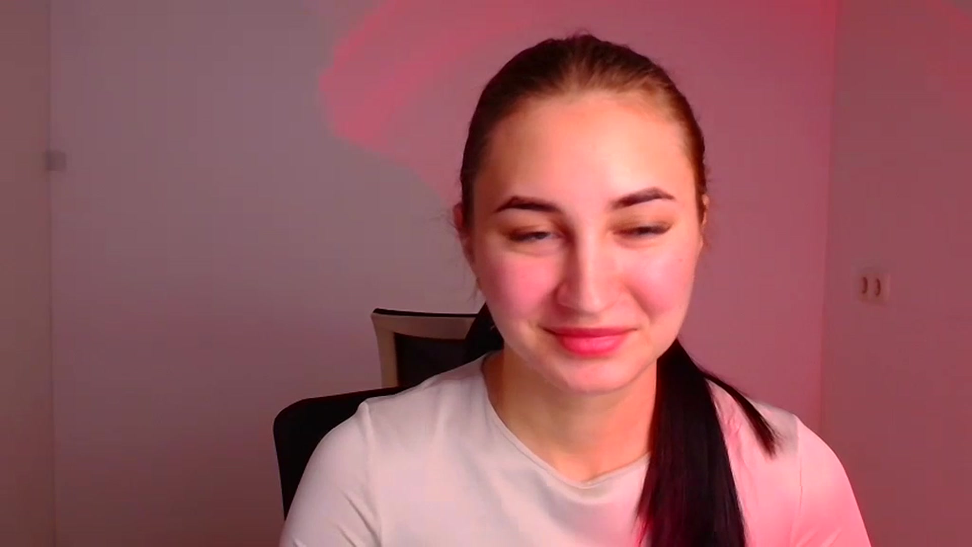 Gallery image thumbnail from Kiss_mia_'s myfreecams stream on, 12/24/2024, 10:40 image 20 of 20