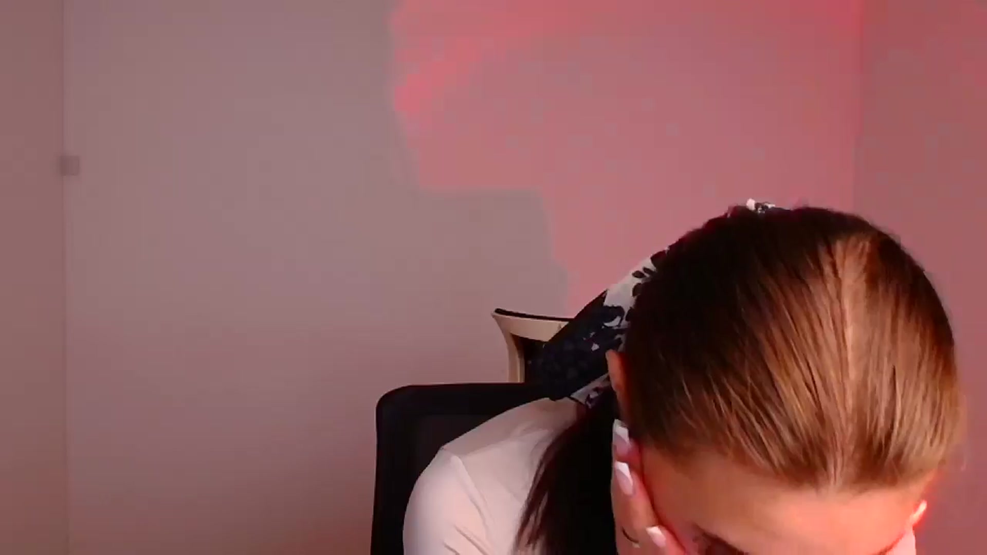 Gallery image thumbnail from Kiss_mia_'s myfreecams stream on, 12/24/2024, 11:40 image 17 of 20