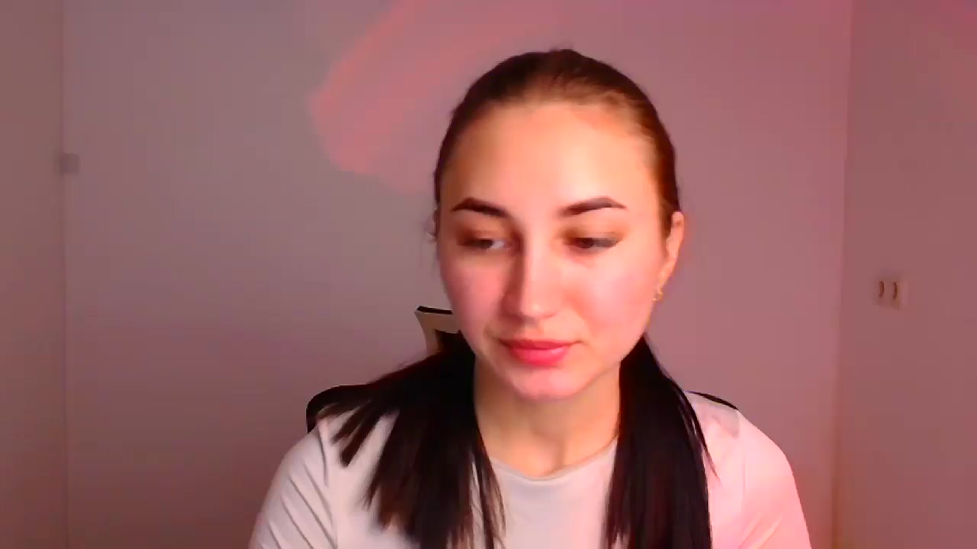 Gallery image thumbnail from Kiss_mia_'s myfreecams stream on, 12/24/2024, 11:40 image 4 of 20