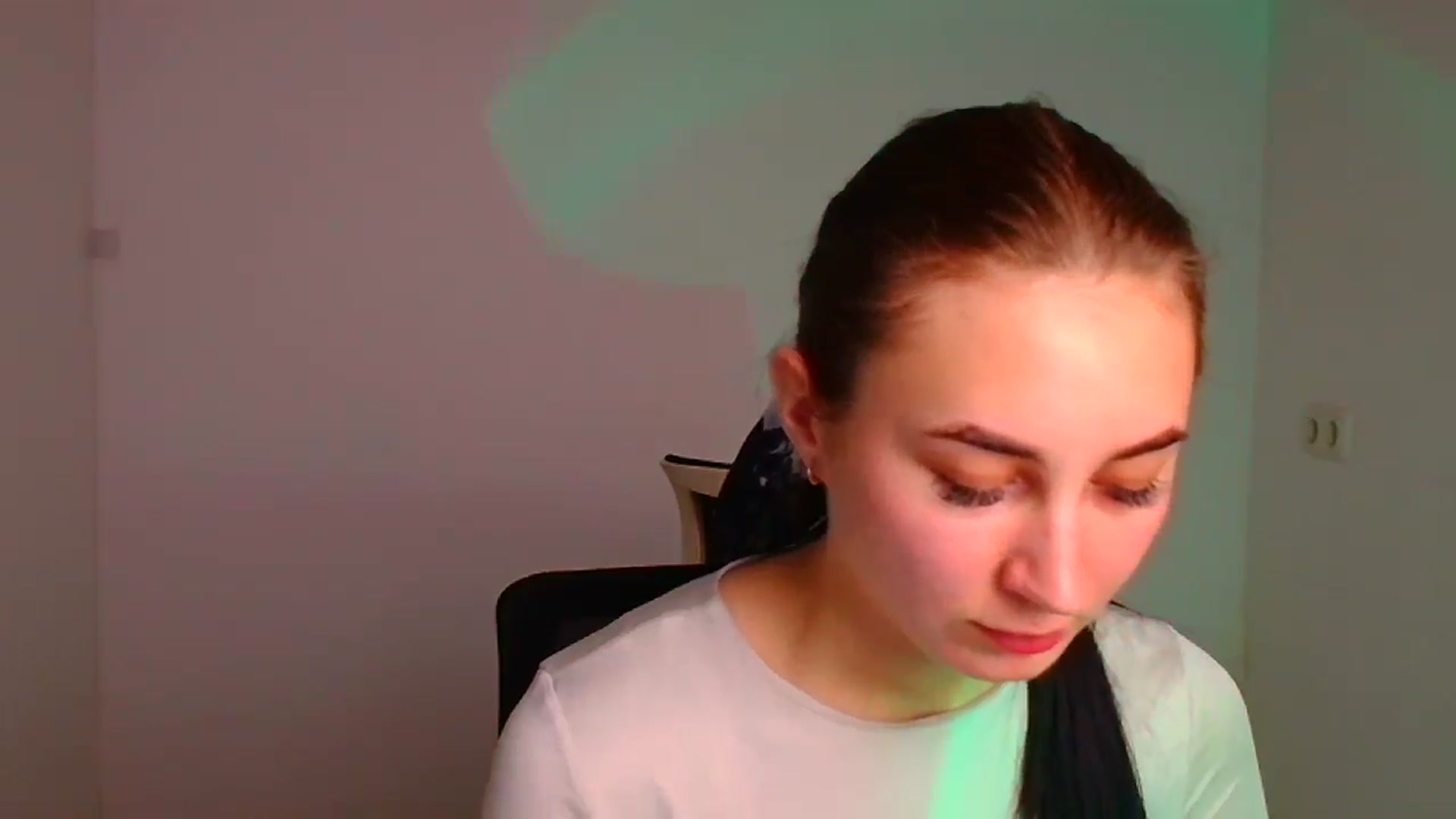 Gallery image thumbnail from Kiss_mia_'s myfreecams stream on, 12/24/2024, 11:40 image 15 of 20