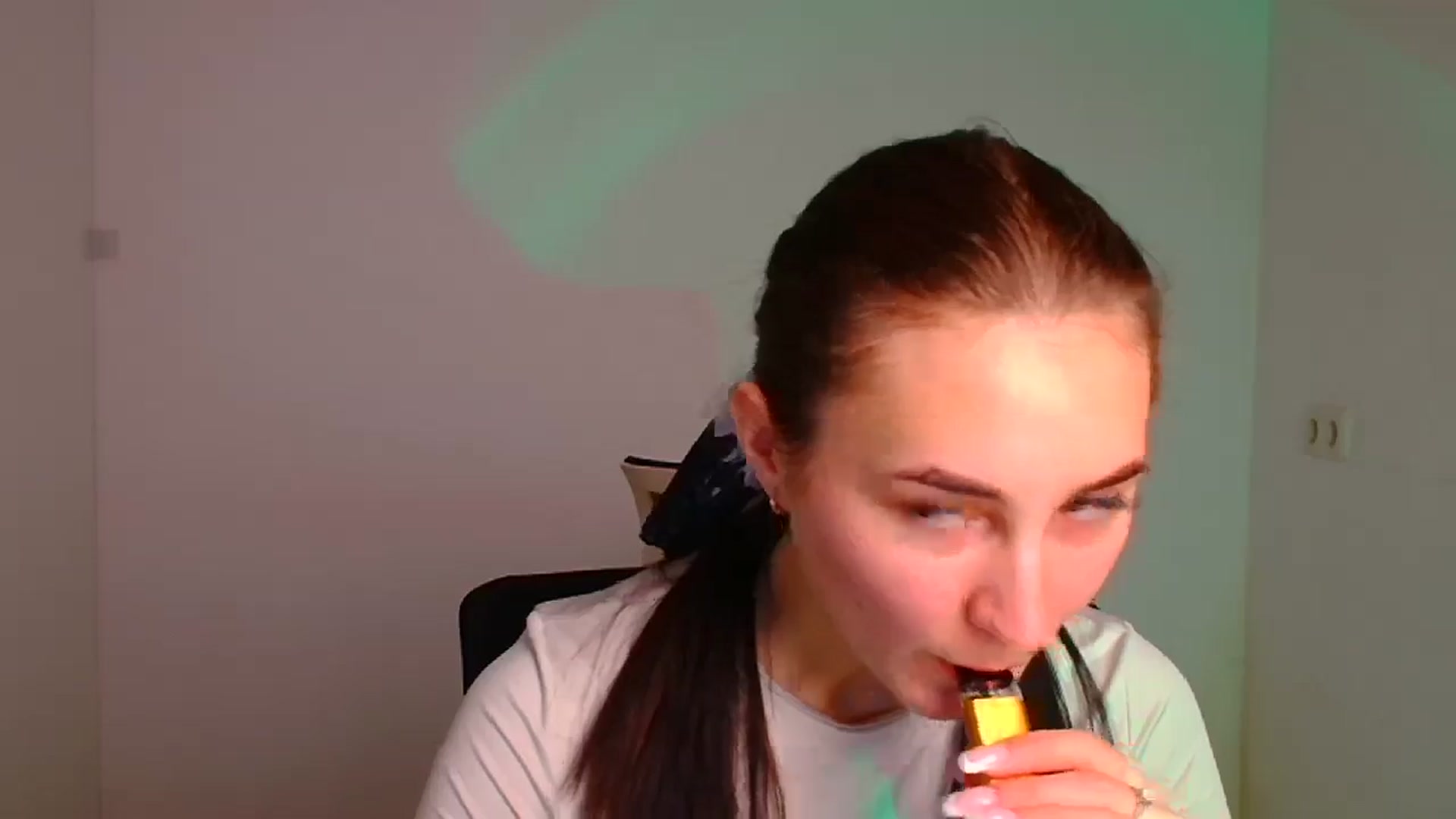 Gallery image thumbnail from Kiss_mia_'s myfreecams stream on, 12/24/2024, 11:40 image 6 of 20