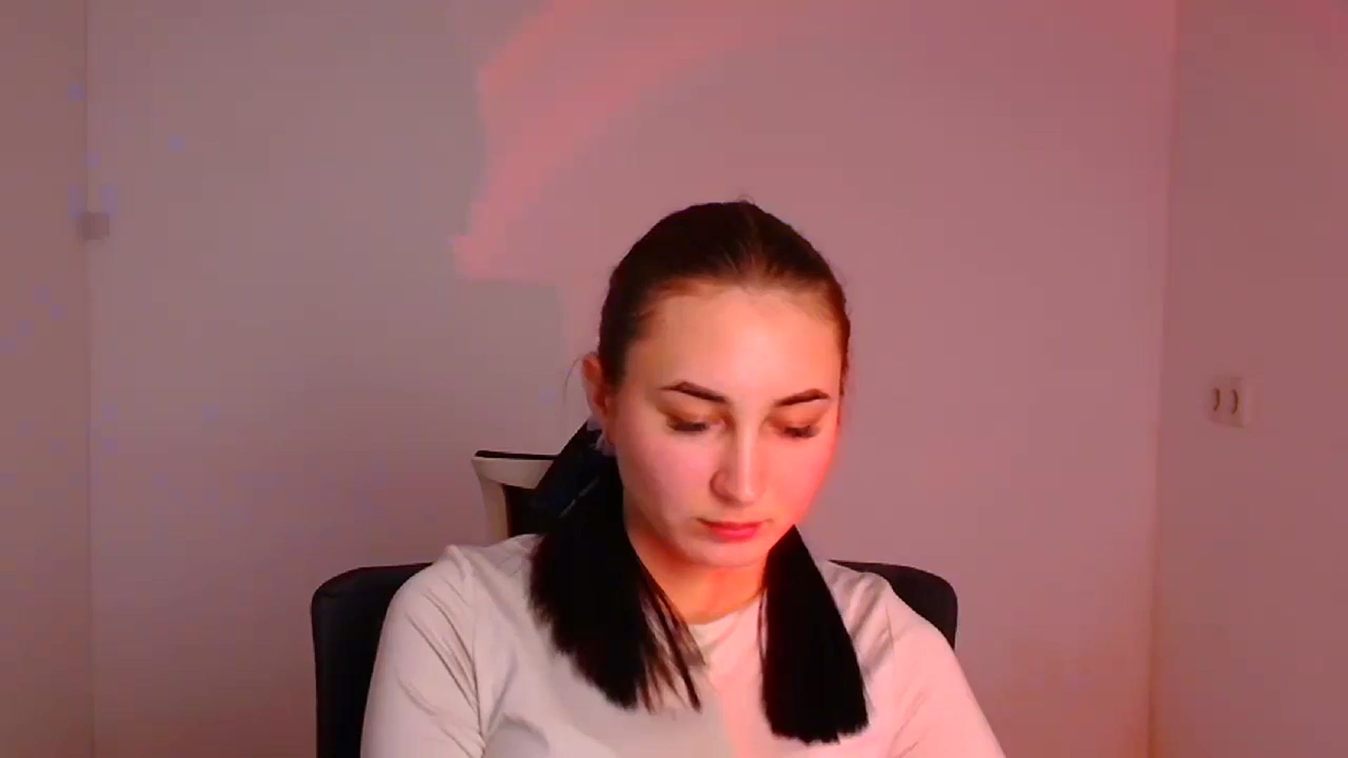 Gallery image thumbnail from Kiss_mia_'s myfreecams stream on, 12/24/2024, 11:40 image 2 of 20