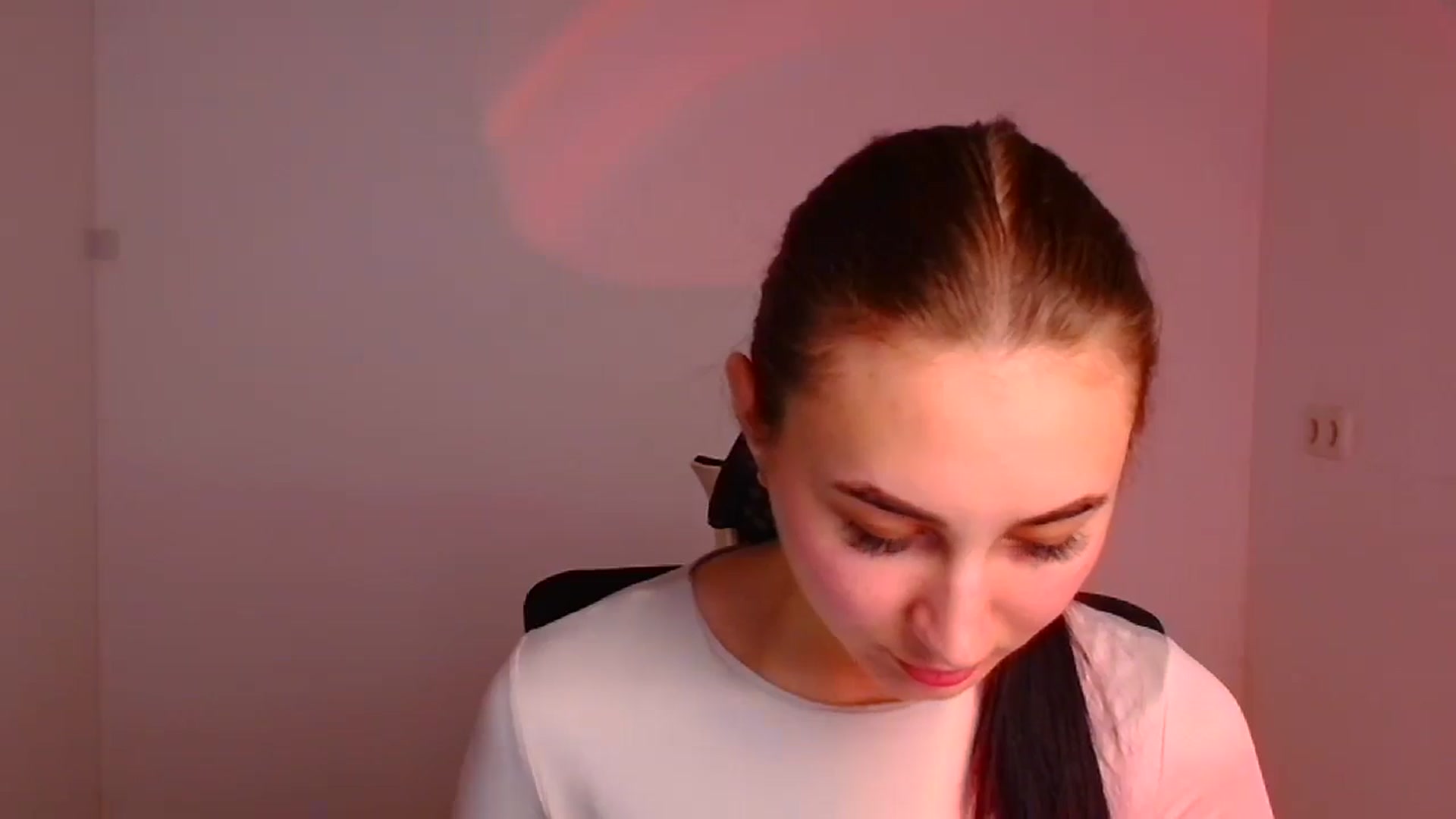Gallery image thumbnail from Kiss_mia_'s myfreecams stream on, 12/24/2024, 11:40 image 13 of 20