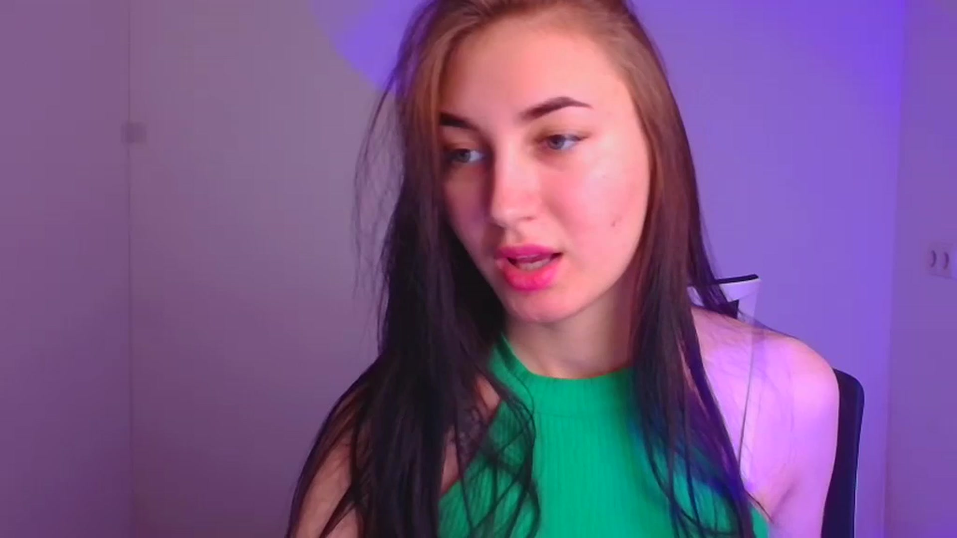 Gallery image thumbnail from Kiss_mia_'s myfreecams stream on, 12/25/2024, 09:10 image 3 of 20