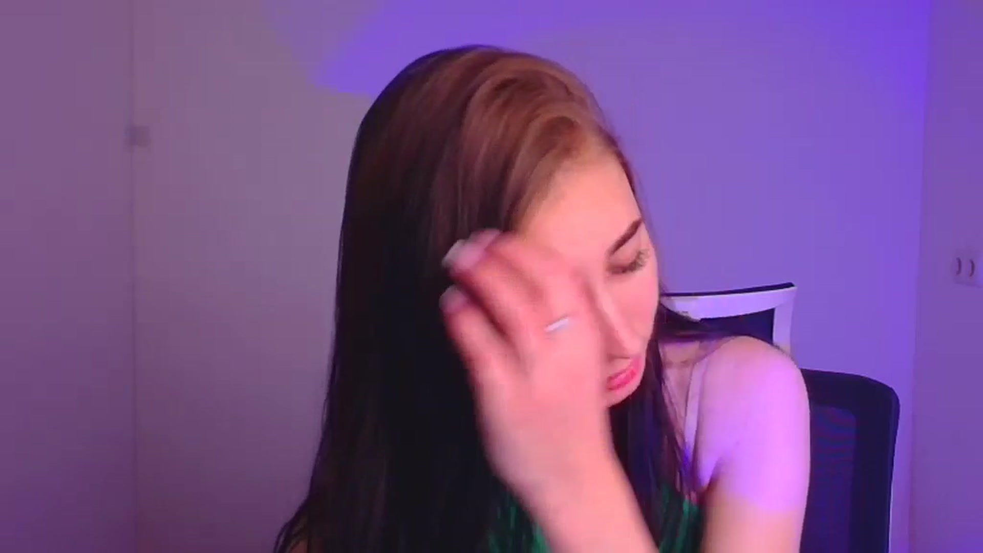 Gallery image thumbnail from Kiss_mia_'s myfreecams stream on, 12/25/2024, 09:10 image 4 of 20