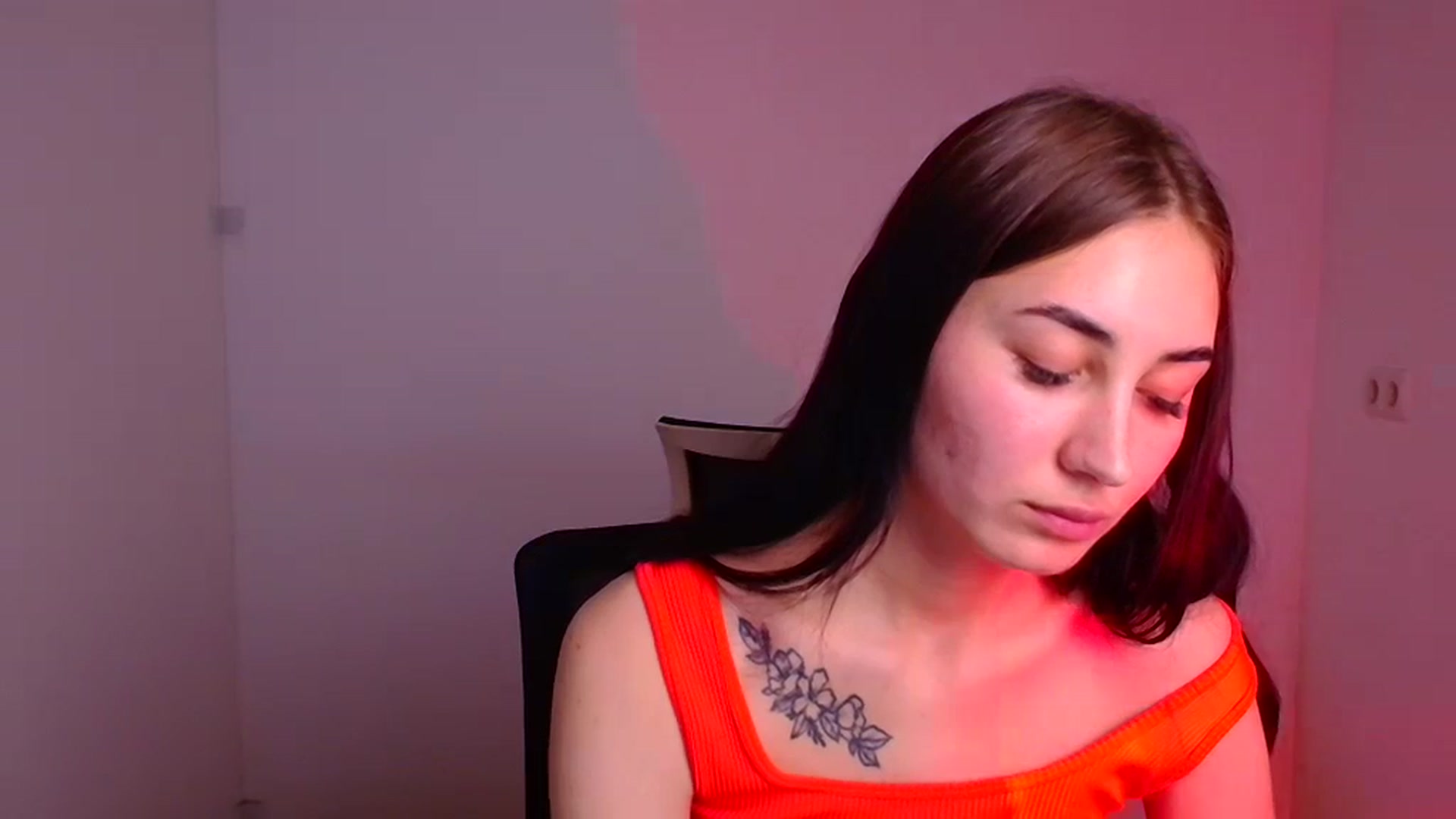 Gallery image thumbnail from Kiss_mia_'s myfreecams stream on, 12/28/2024, 11:33 image 16 of 20