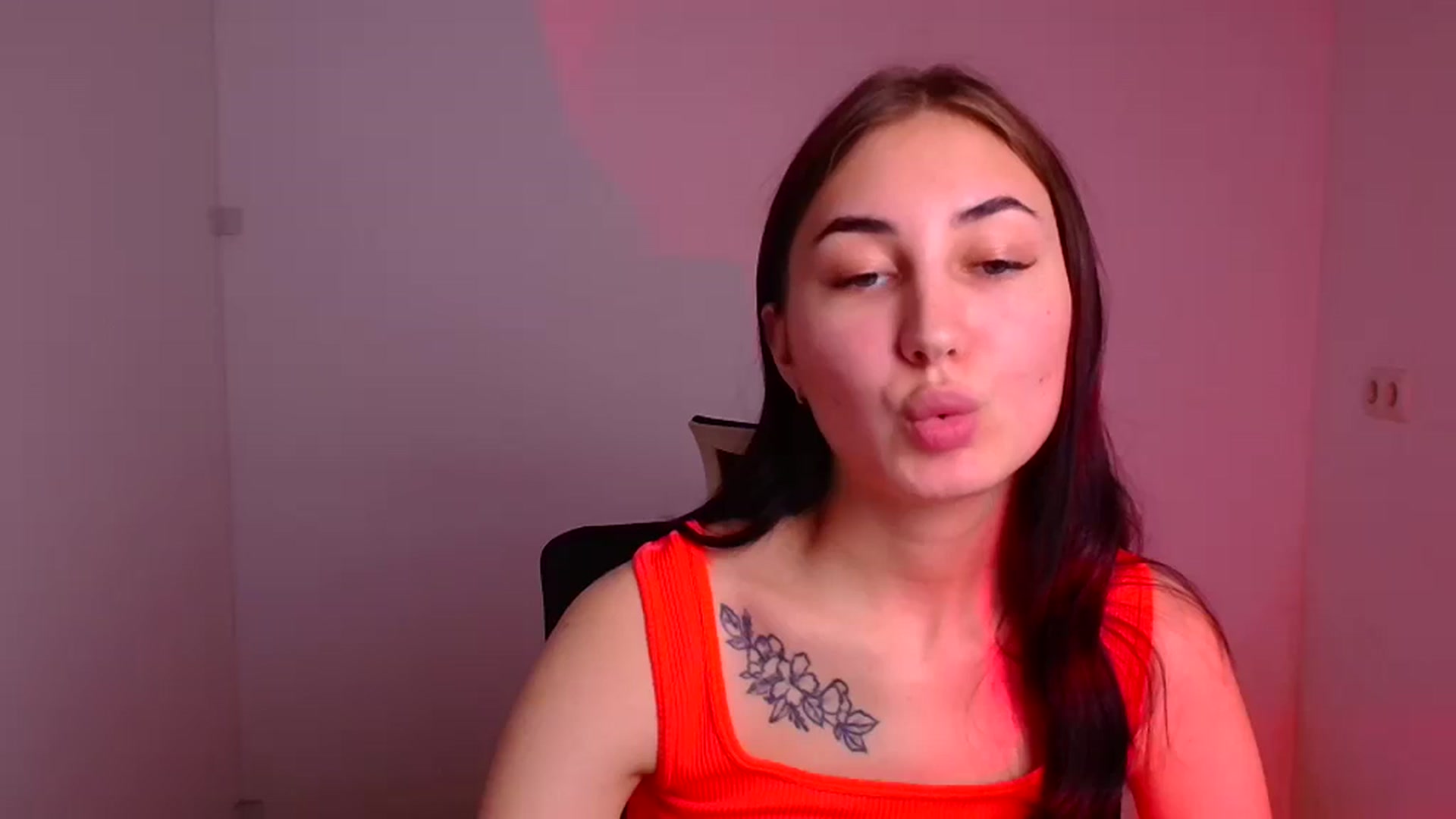 Gallery image thumbnail from Kiss_mia_'s myfreecams stream on, 12/28/2024, 11:33 image 20 of 20