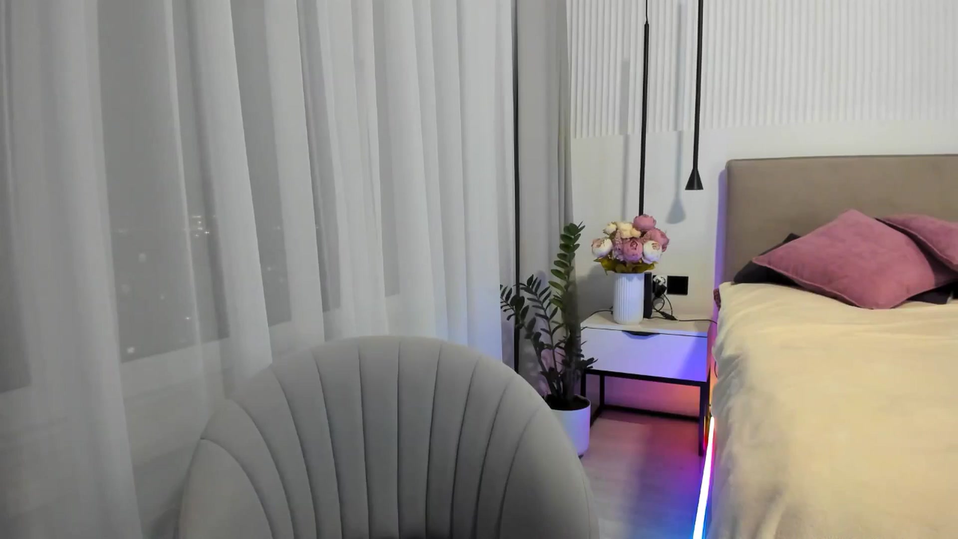 Gallery image thumbnail from KissableAsian's myfreecams stream on, 03/22/2025, 19:21 image 7 of 20