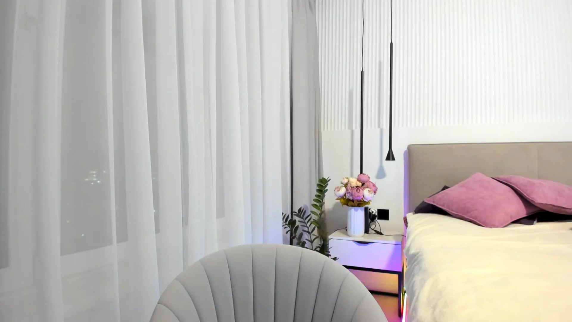 Gallery image thumbnail from KissableAsian's myfreecams stream on, 03/22/2025, 20:09 image 15 of 20