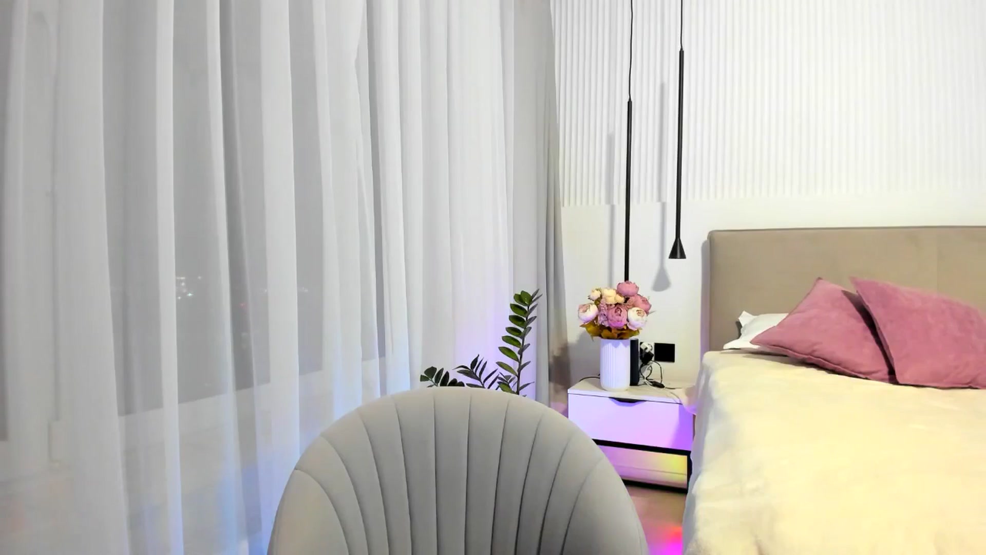 Gallery image thumbnail from KissableAsian's myfreecams stream on, 03/23/2025, 21:10 image 10 of 20