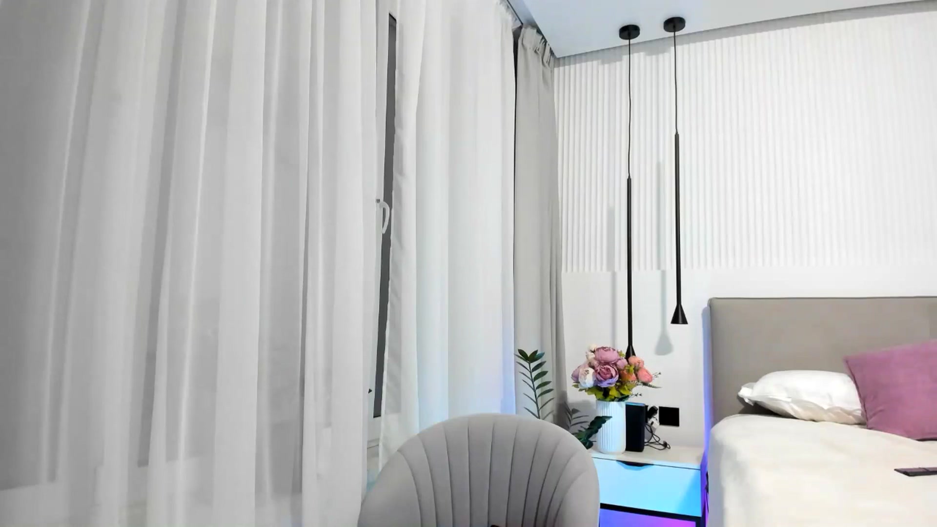 Gallery image thumbnail from KissableAsian's myfreecams stream on, 04/06/2025, 18:49 image 2 of 20