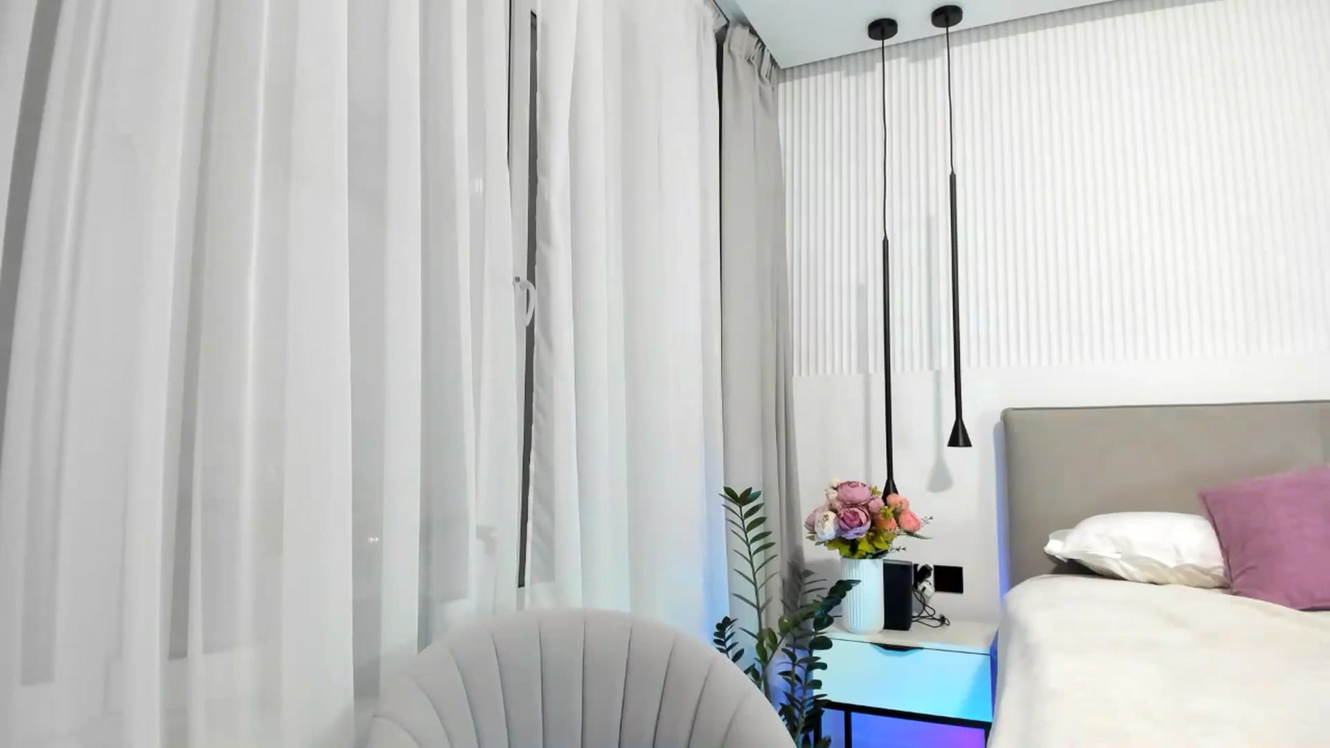 Gallery image thumbnail from KissableAsian's myfreecams stream on, 04/06/2025, 20:56 image 16 of 20