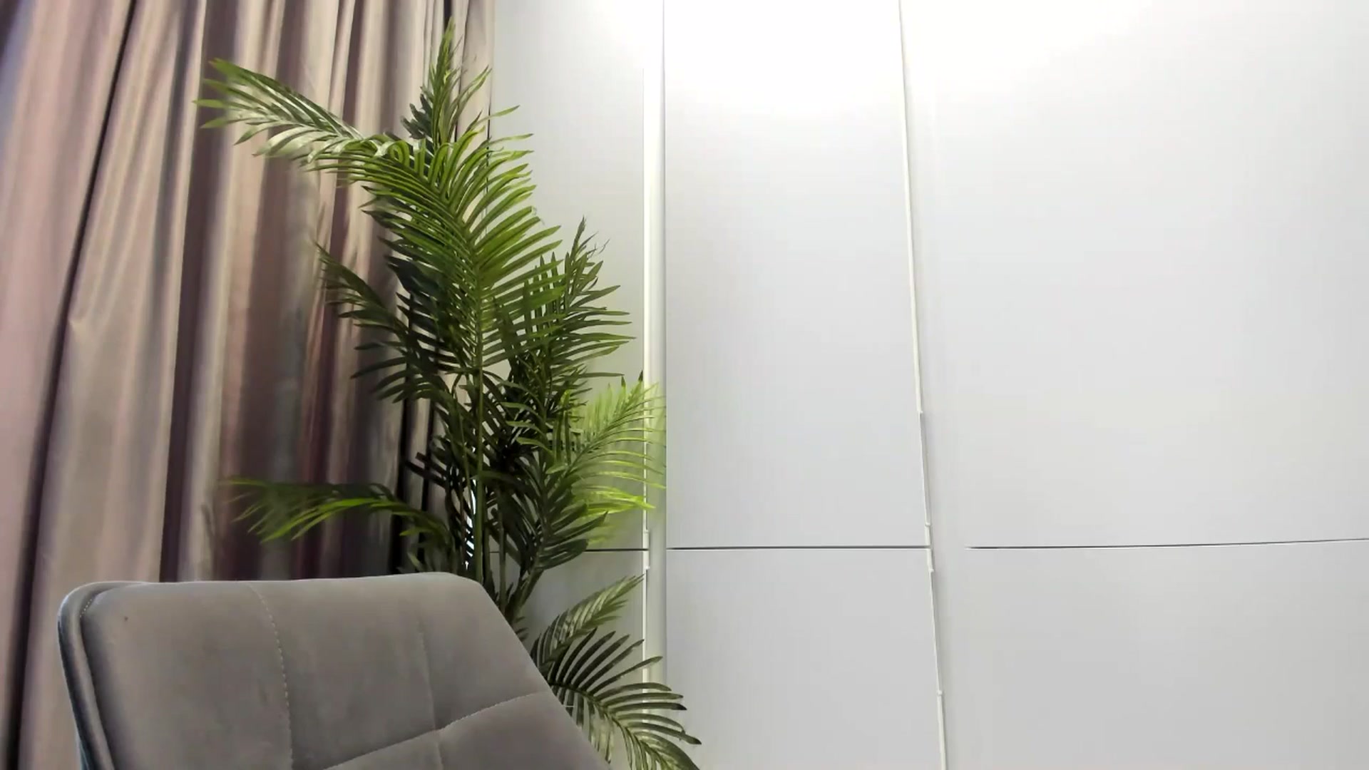 Gallery image thumbnail from KissableAsian's myfreecams stream on, 04/11/2025, 14:35 image 8 of 20