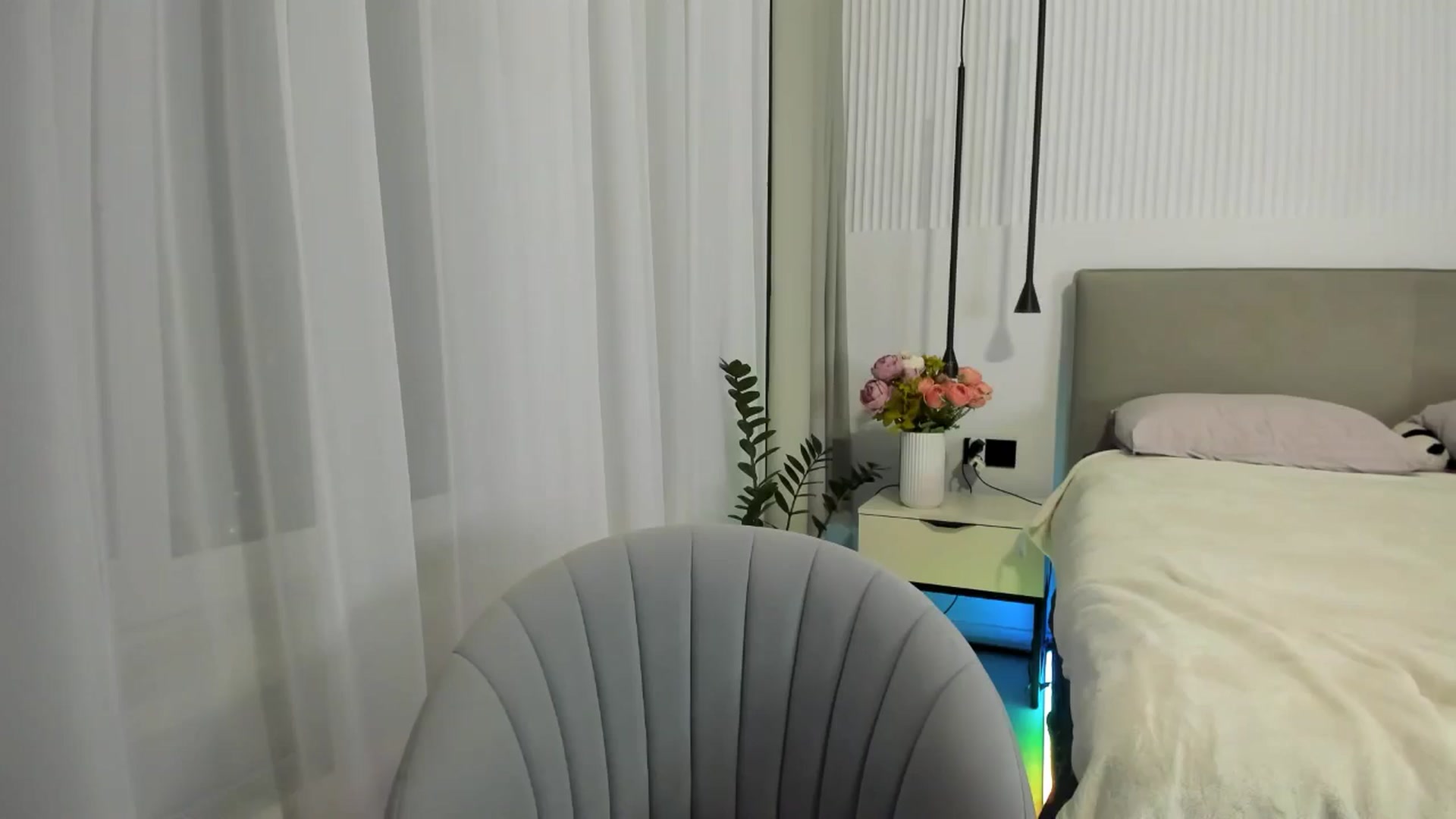 Gallery image thumbnail from KissableAsian's myfreecams stream on, 04/12/2025, 23:11 image 1 of 20