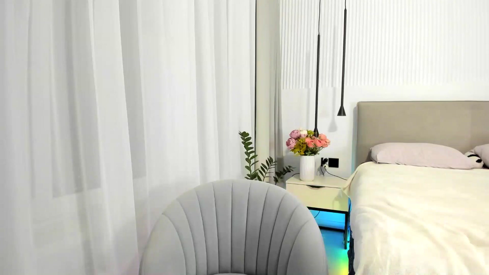 Gallery image thumbnail from KissableAsian's myfreecams stream on, 04/12/2025, 23:11 image 5 of 20