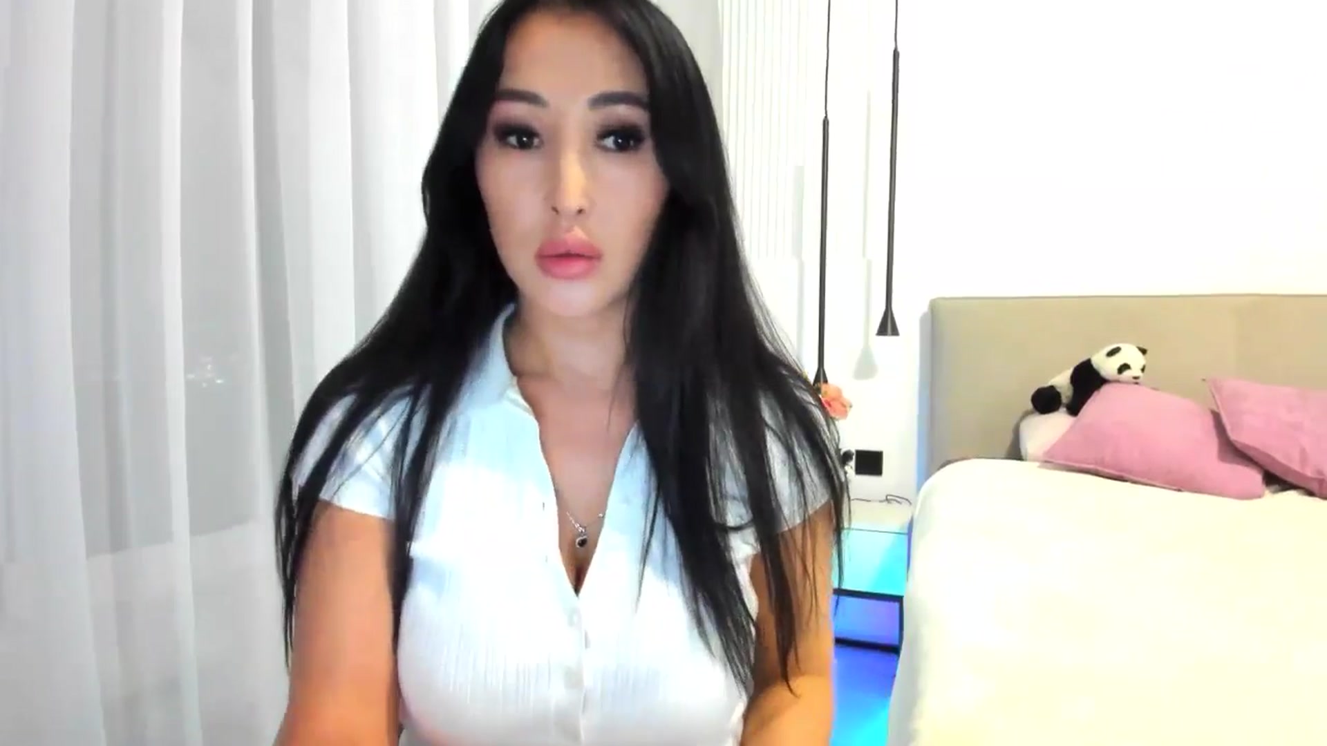 Gallery image thumbnail from KissableAsian's myfreecams stream on, 04/19/2025, 20:19 image 12 of 20