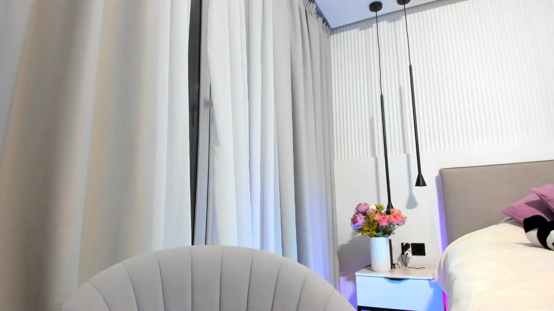 Gallery image thumbnail from KissableAsian's myfreecams stream on, 04/20/2025, 22:39 image 8 of 20