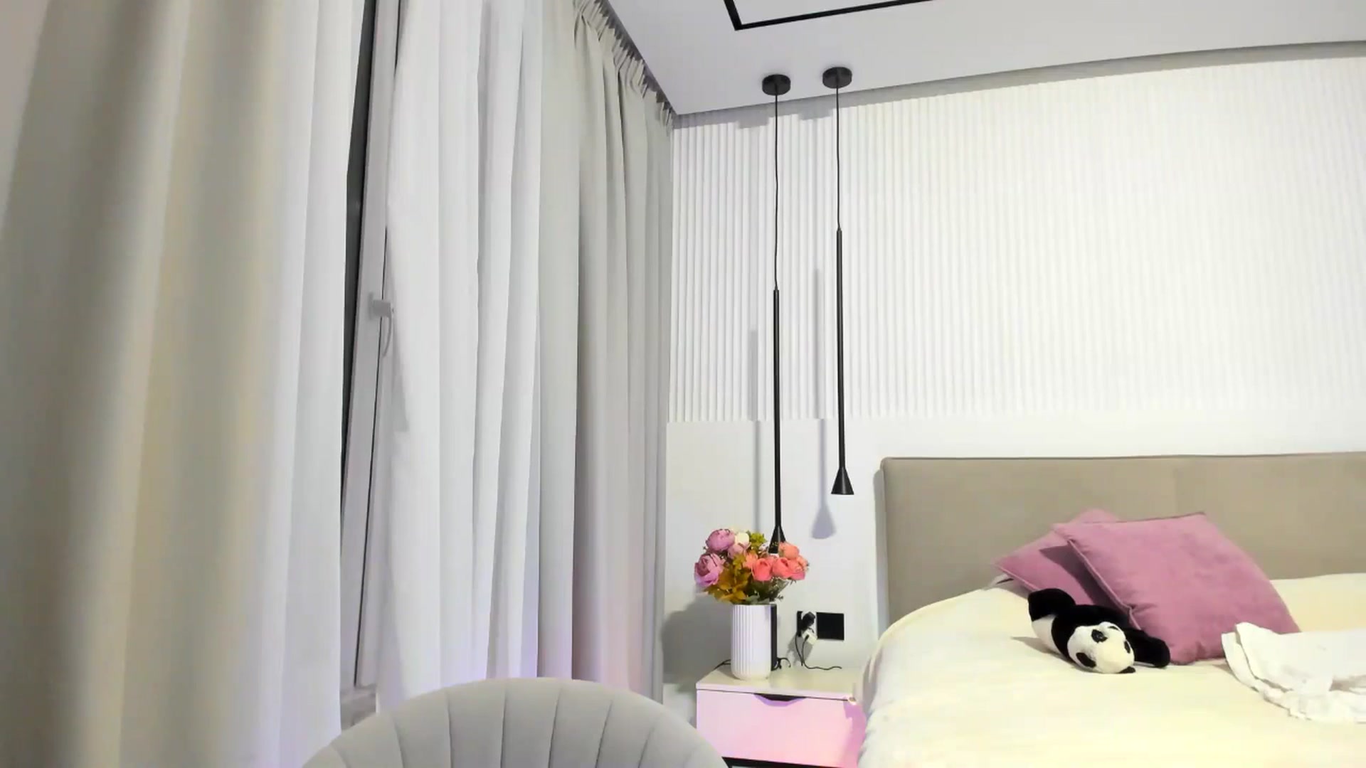 Gallery image thumbnail from KissableAsian's myfreecams stream on, 04/20/2025, 22:39 image 17 of 20