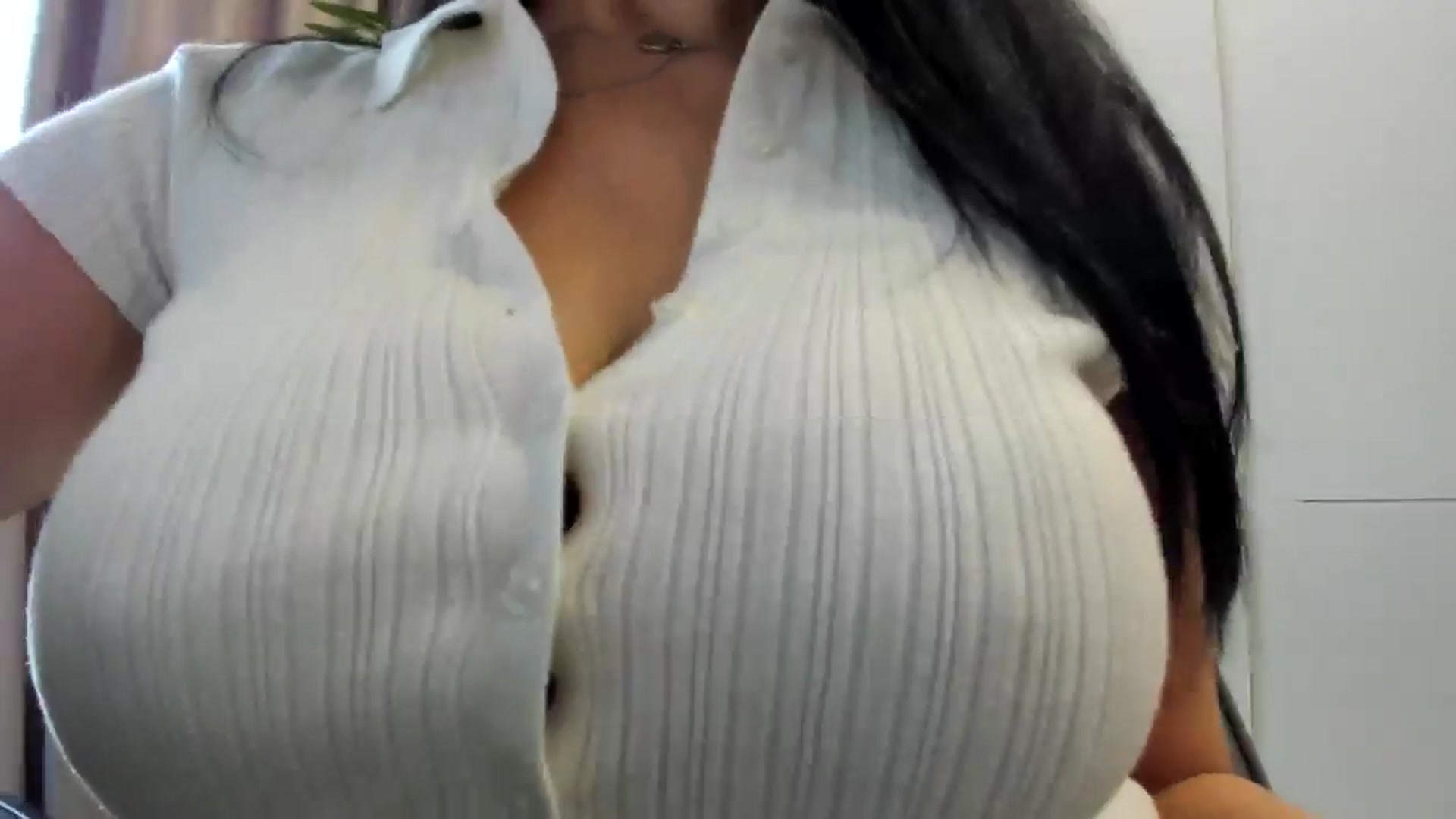Gallery image thumbnail from KissableAsian's myfreecams stream on, 04/23/2025, 14:16 image 18 of 20