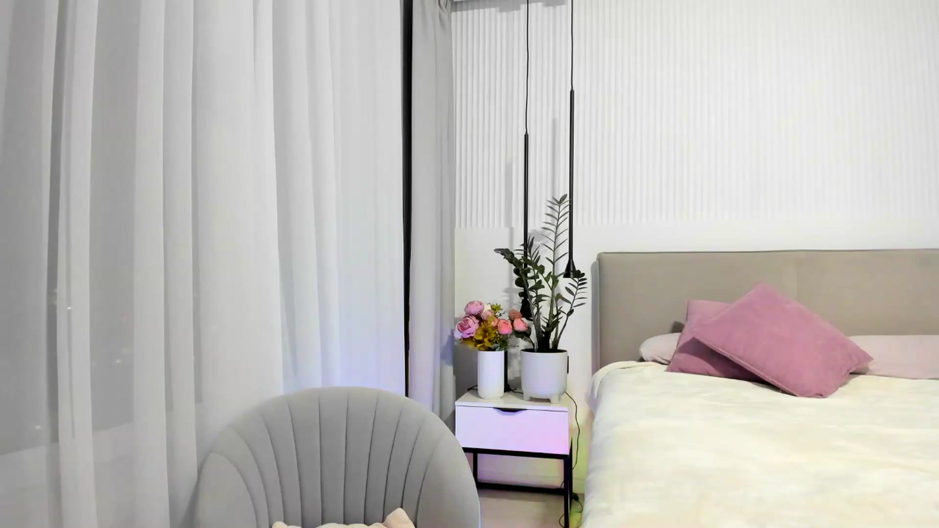 Gallery image thumbnail from KissableAsian's myfreecams stream on, 04/26/2025, 20:25 image 15 of 20
