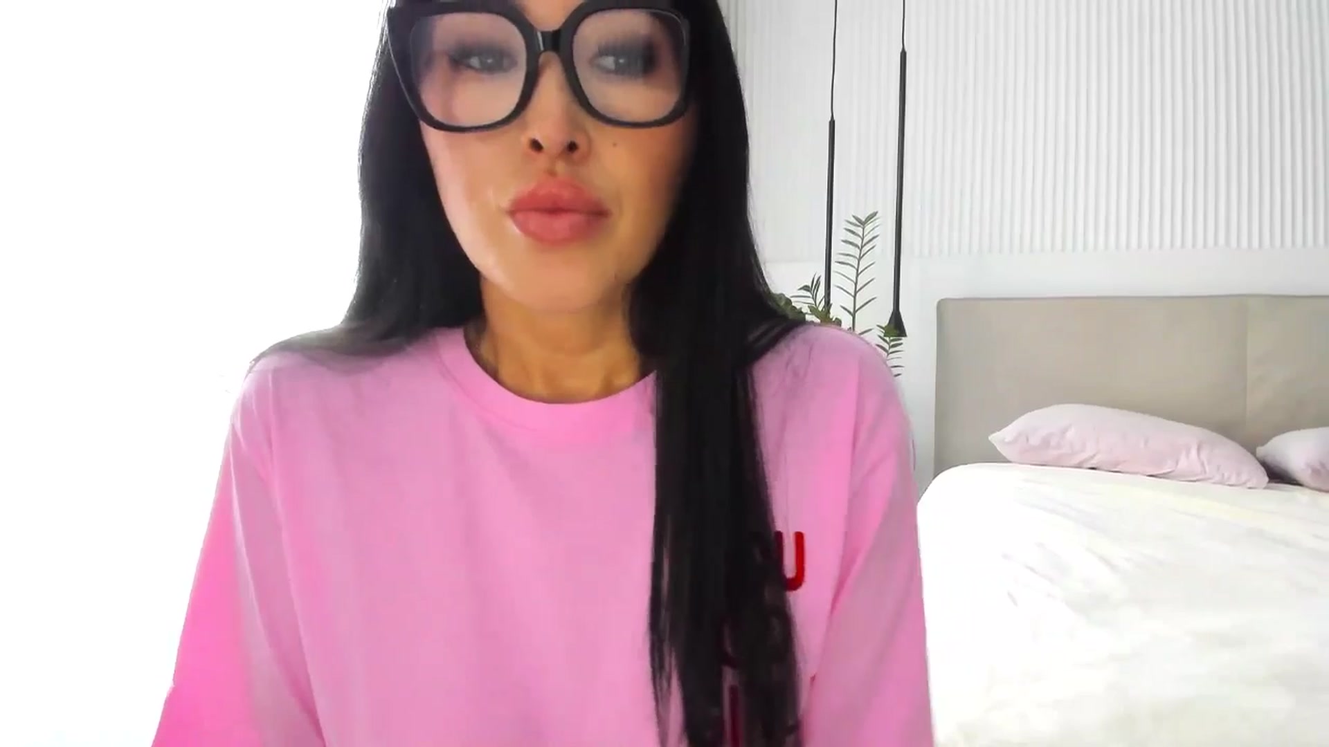 Gallery image thumbnail from KissableAsian's myfreecams stream on, 04/29/2025, 15:58 image 10 of 20