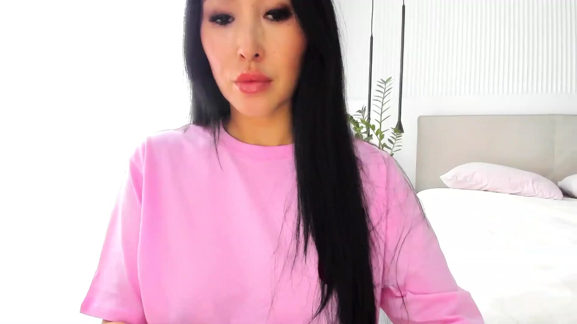 Gallery image thumbnail from KissableAsian's myfreecams stream on, 04/29/2025, 15:58 image 9 of 20