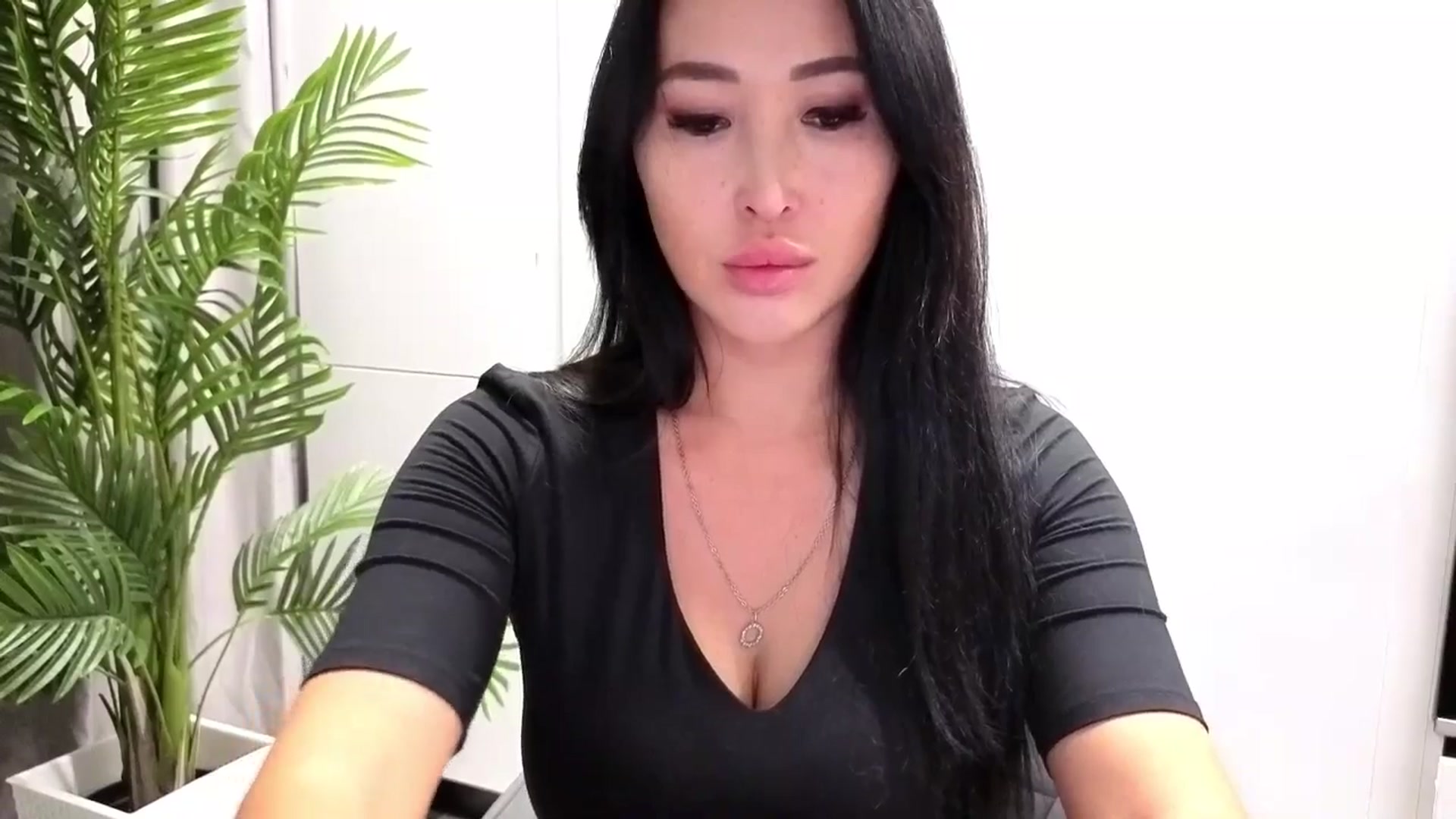 Gallery image thumbnail from KissableAsian's myfreecams stream on, 09/19/2025, 19:21 image 4 of 20