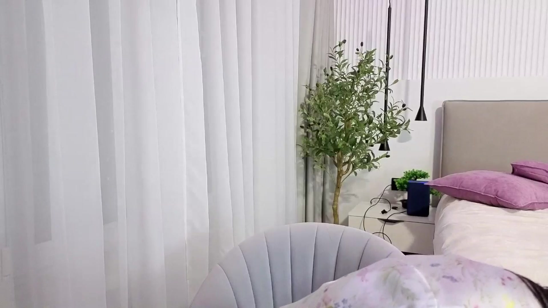 Gallery image thumbnail from KissableAsian's myfreecams stream on, 09/21/2025, 21:20 image 3 of 20