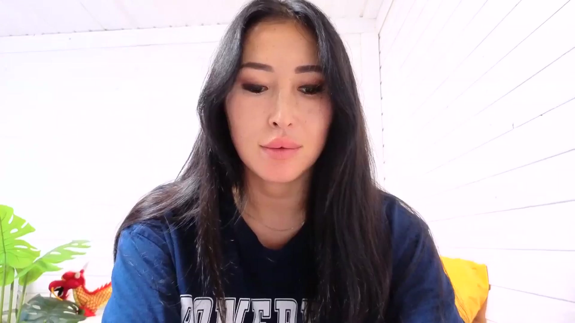 Gallery image thumbnail from KissableAsian's myfreecams stream on, 10/24/2025, 12:53 image 11 of 20