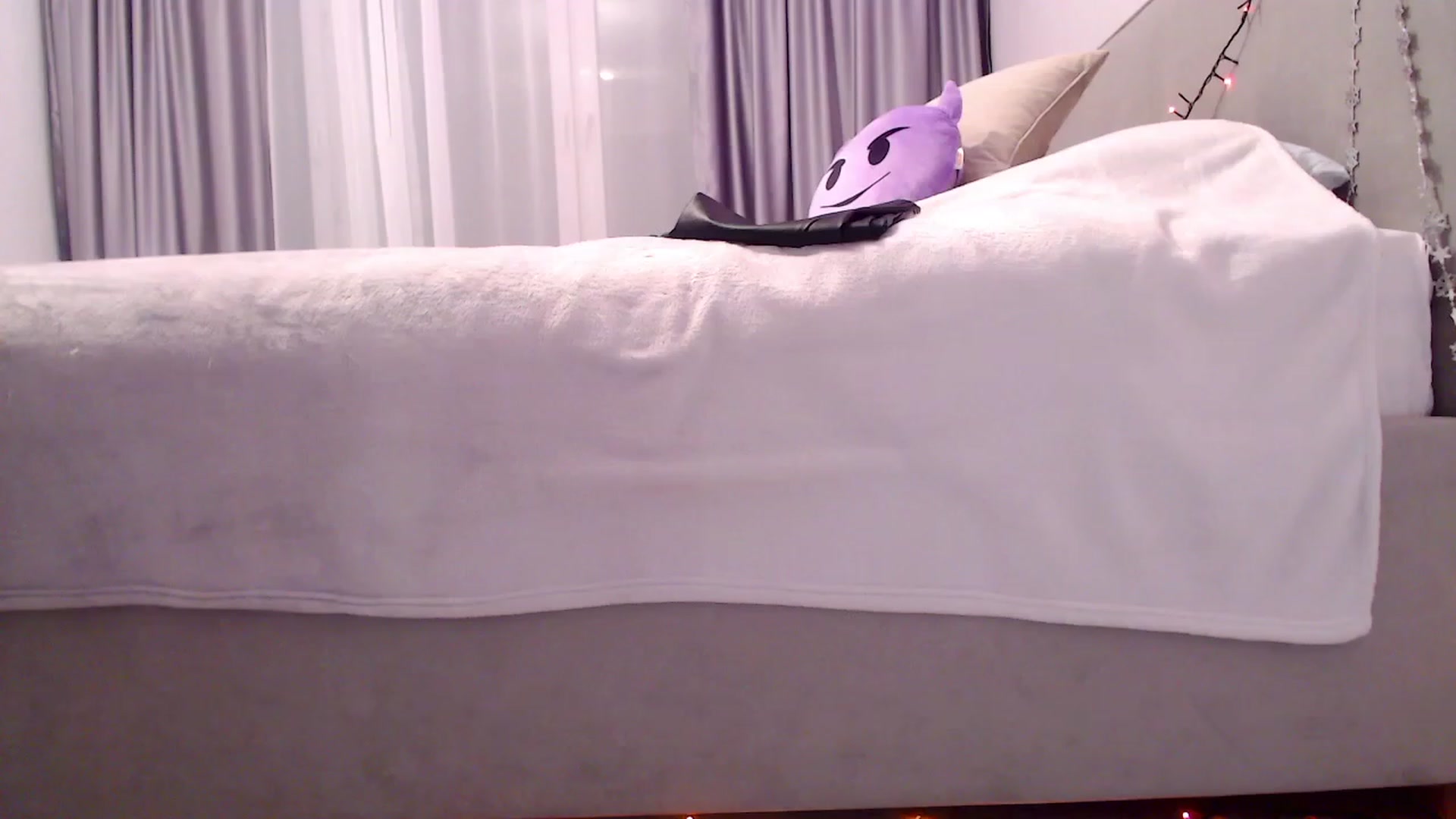 Gallery image thumbnail from Kissable_'s myfreecams stream on, 12/10/2022, 22:29 image 2 of 20