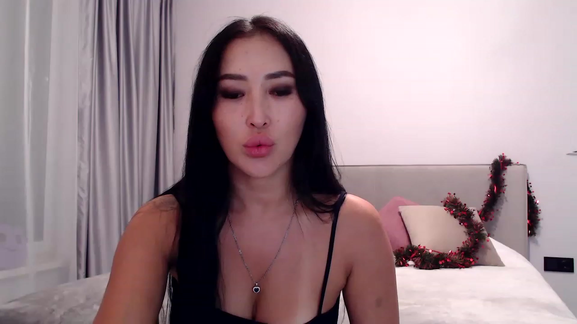 Gallery image thumbnail from Kissable_'s myfreecams stream on, 12/27/2022, 19:59 image 17 of 20