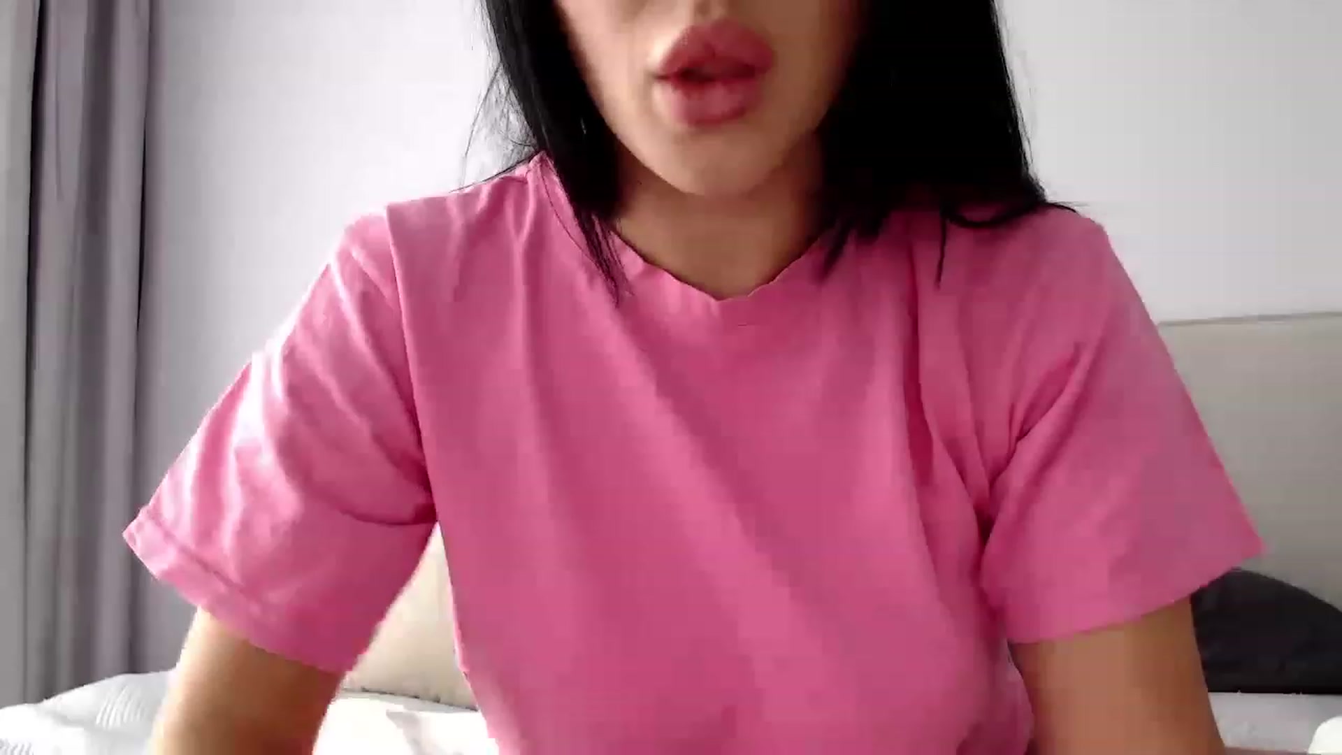 Gallery image thumbnail from Kissable_'s myfreecams stream on, 02/14/2023, 10:08 image 17 of 20