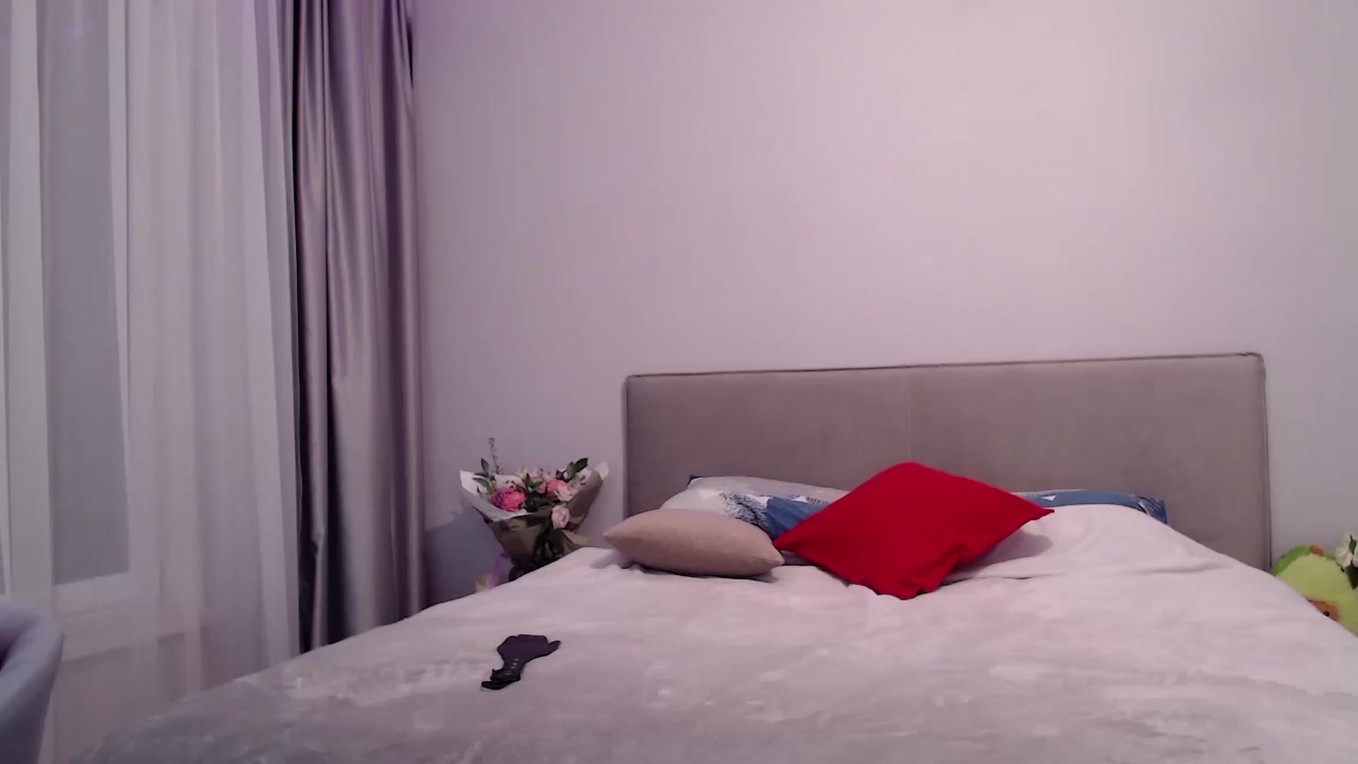 Gallery image thumbnail from Kissable_'s myfreecams stream on, 02/17/2023, 22:29 image 4 of 20