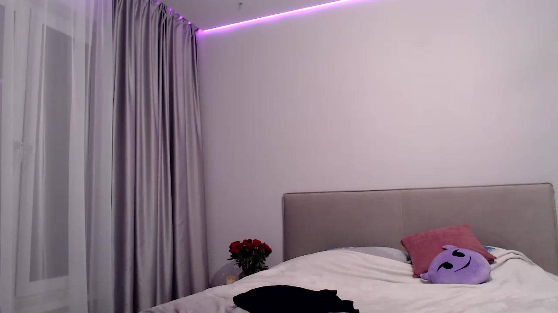 Gallery image thumbnail from Kissable_'s myfreecams stream on, 03/10/2023, 22:15 image 3 of 20